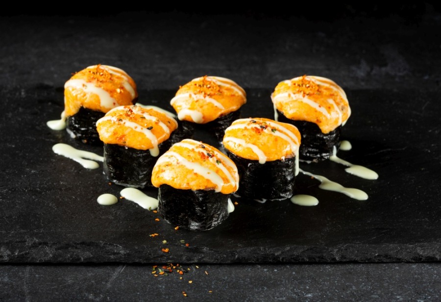 Запеченный ролл с лососем 6 шт.